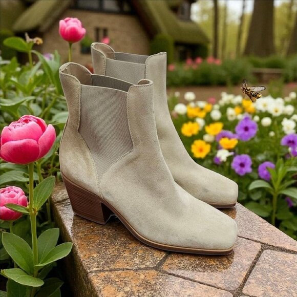 M Gemi Lelia Booties in Soft Suede. Size EU 39/US 8.5 - Picture 12 of 12